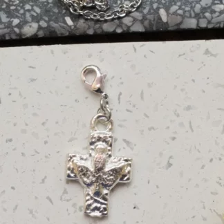 Charm croix argenté () - Tienda Esquipulas