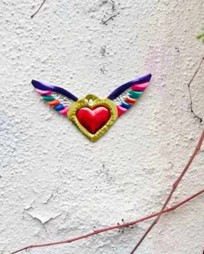 Ex-voto heart wings